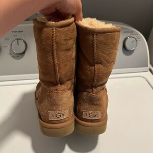Classic short ll UGG boots worn but still super cute !